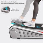 Henkilö käyttää kannettavaa askellaitetta, jonka moottorin suunnittelu on korostettu tekstillä.